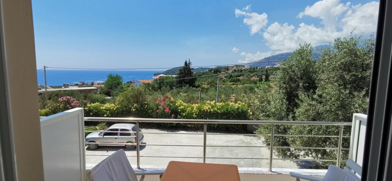 Apollon's * Himare