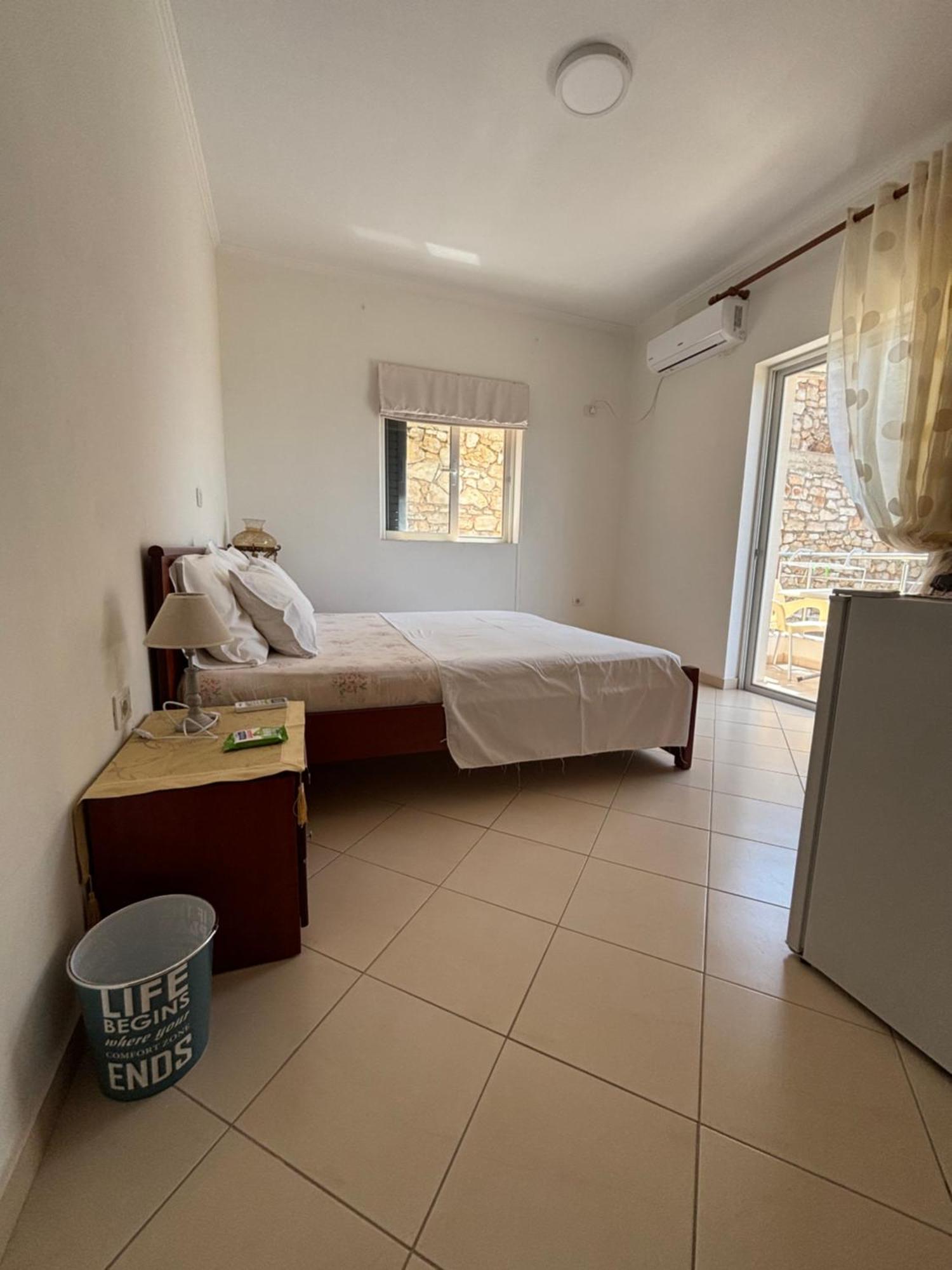 Apollon's Apartment